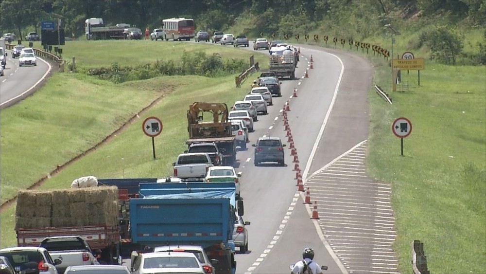 Obras na rodovia Washington Luís causam congestionamento Obras na rodovia Washington Luís causam congestionamento
